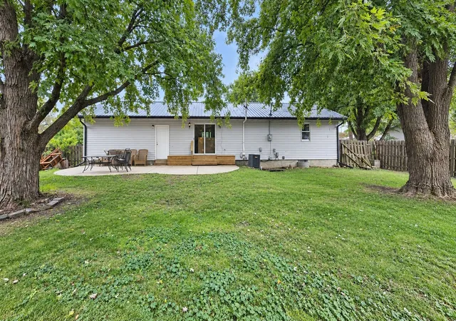 Photo 3 of Single family home for sale at 404 E Oak St, Leroy, IL 61752 | MLS# 12763340 | Listing updated on 2026-09-25