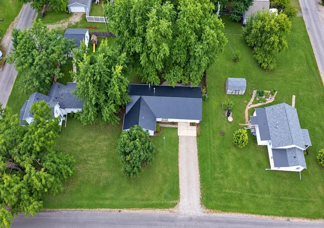 Photo 3 of Single family home for sale at 404 E Oak St, Leroy, IL 61752 | MLS# 12763340 | Listing updated on 2026-09-25