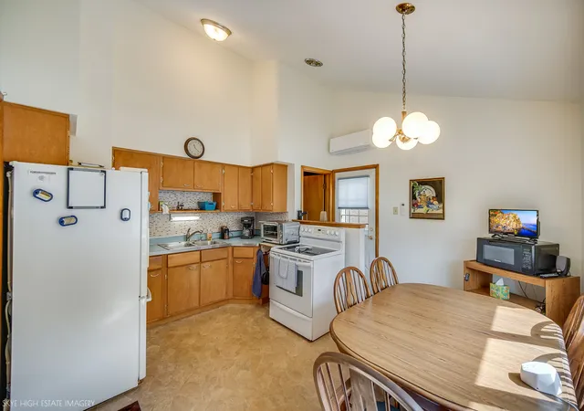 Photo 3 of Single family home for sale at 7280 174th Street, Tinley Park, IL 60477 | MLS# 12763345 | Listing updated on 2026-10-01