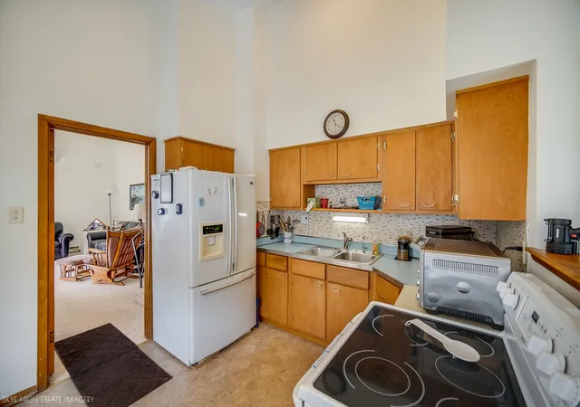 Photo 4 of Single family home for sale at 7280 174th Street, Tinley Park, IL 60477 | MLS# 12763345 | Listing updated on 2026-10-01