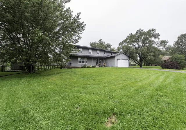 Photo 3 of Single family home for sale at 542 Meadow Ct, Winthrop Harbor, IL 60096 | MLS# 12763348 | Listing updated on 2026-10-07