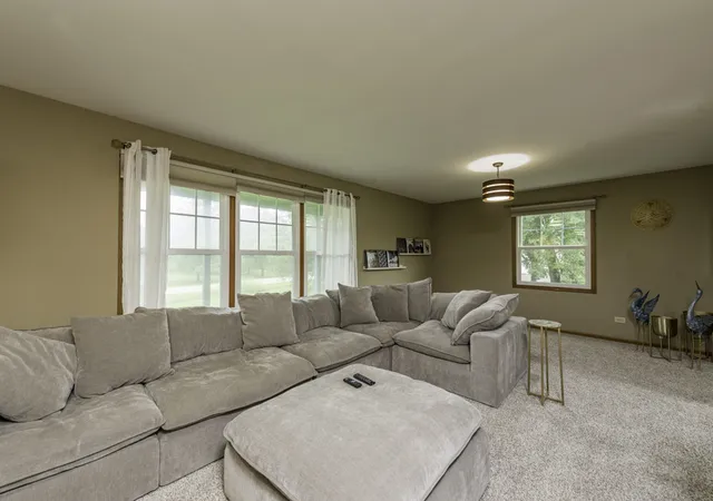 Photo 3 of Single family home for sale at 542 Meadow Ct, Winthrop Harbor, IL 60096 | MLS# 12763348 | Listing updated on 2026-10-07