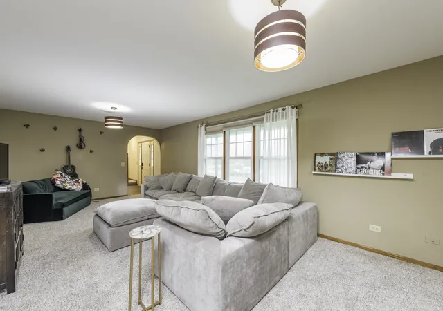 Photo 4 of Single family home for sale at 542 Meadow Ct, Winthrop Harbor, IL 60096 | MLS# 12763348 | Listing updated on 2026-10-07