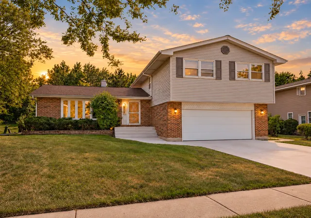 Single family home for sale at 1727 Roosa Ln, Elk Grove Village, IL 60007 | MLS# 12763349