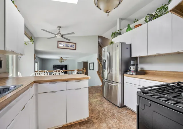 Photo 3 of Single family home for sale at 1727 Roosa Ln, Elk Grove Village, IL 60007 | MLS# 12763349 | Listing updated on 2026-09-24