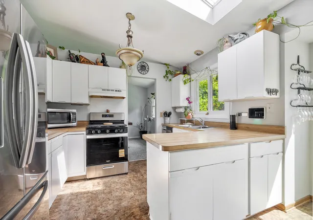 Photo 4 of Single family home for sale at 1727 Roosa Ln, Elk Grove Village, IL 60007 | MLS# 12763349 | Listing updated on 2026-09-24