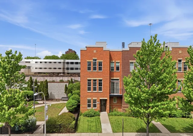 Photo 1 of Townhouse for sale at 3560 S Federal St, Chicago, IL 60609 | MLS# 12763358 | Listing updated on 2026-09-18