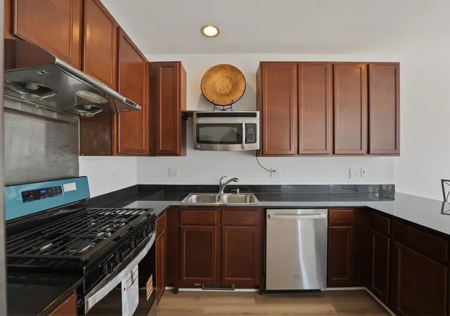 Photo 4 of Townhouse for sale at 3560 S Federal St, Chicago, IL 60609 | MLS# 12763358 | Listing updated on 2026-09-18