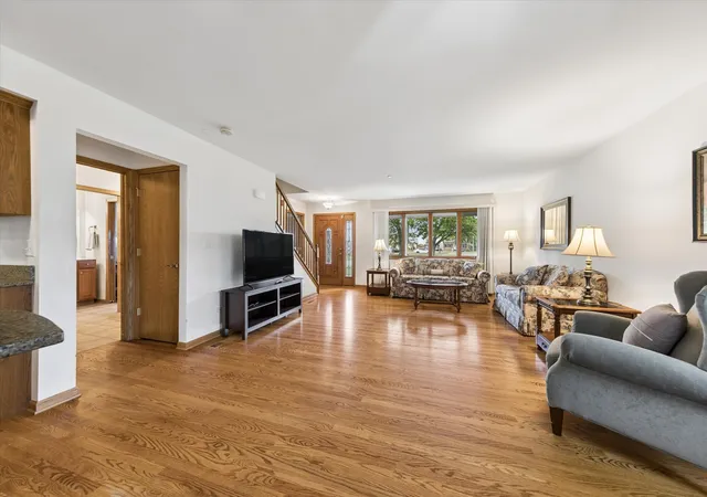 Photo 3 of Single family home for sale at 7024 Garden Ln, Bridgeview, IL 60455 | MLS# 12763376 | Listing updated on 2026-09-29