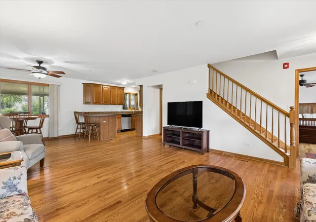 Photo 4 of Single family home for sale at 7024 Garden Ln, Bridgeview, IL 60455 | MLS# 12763376 | Listing updated on 2026-09-29