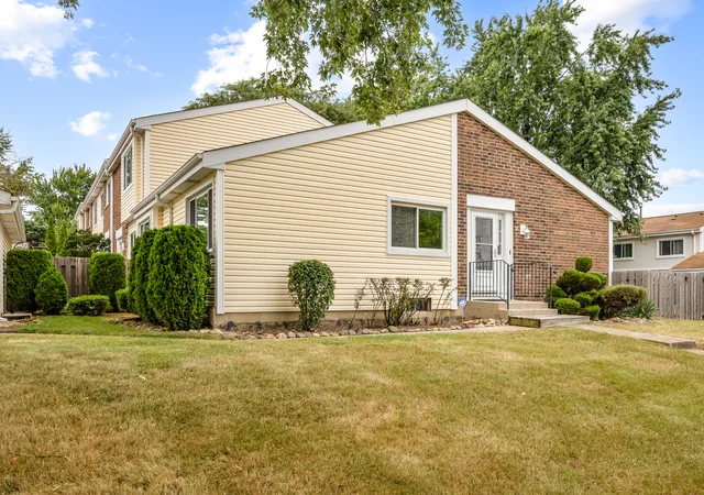 Photo 2 of Townhouse for sale at 2177 Chaucer Ln, Glendale Heights, IL 60139 | MLS# 12763379 | Listing updated on 2026-09-24