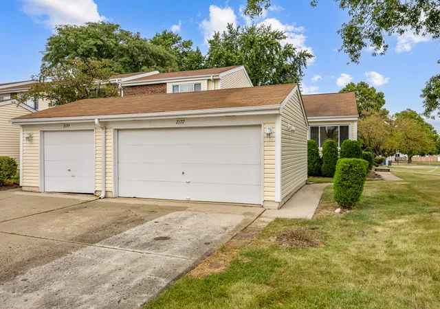 Photo 3 of Townhouse for sale at 2177 Chaucer Ln, Glendale Heights, IL 60139 | MLS# 12763379 | Listing updated on 2026-09-24