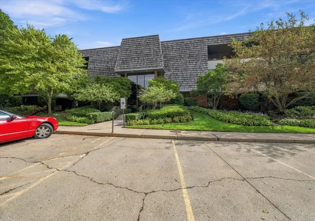 Photo 1 of Condo for sale at 100 Red Top Dr #303, Libertyville, IL 60048 | MLS# 12763387 | Listing updated on 2026-09-30