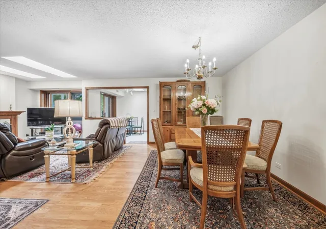 Listing Photo 5 - Condo for sale in building located at 100 Red Top Dr, Libertyville, IL 60048 - Unit #303