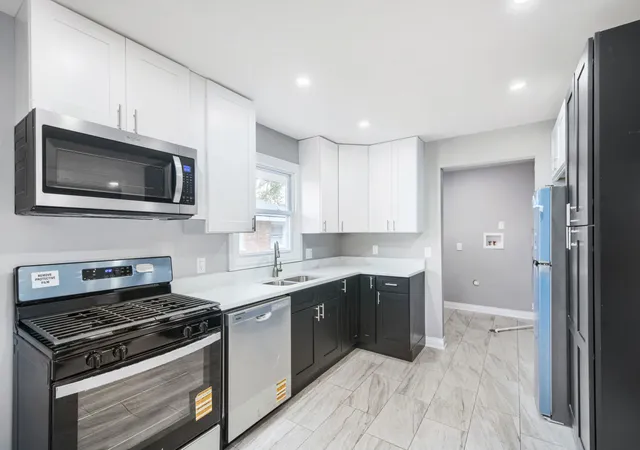 Photo 4 of Single family home for sale at 576 W 16th Street, Chicago Heights, IL 60411 | MLS# 12763394 | Listing updated on 2026-09-23