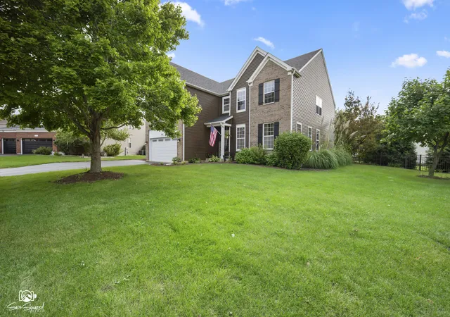 Photo 4 of Single family home for sale at 914 Pasture Rose St, Joliet, IL 60431 | MLS# 12763395 | Listing updated on 2026-10-02