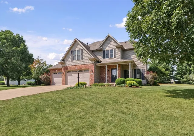 Photo 3 of Single family home for sale at 30 Long Grv Dr, Monticello, IL 61856 | MLS# 12763396 | Listing updated on 2026-10-21