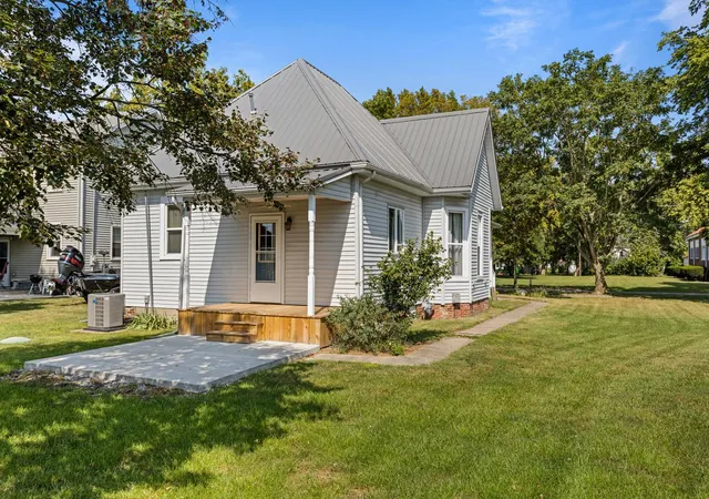 Photo 4 of Single family home for sale at 407 5th Street, Ivesdale, IL 61851 | MLS# 12763409 | Listing updated on 2026-09-19