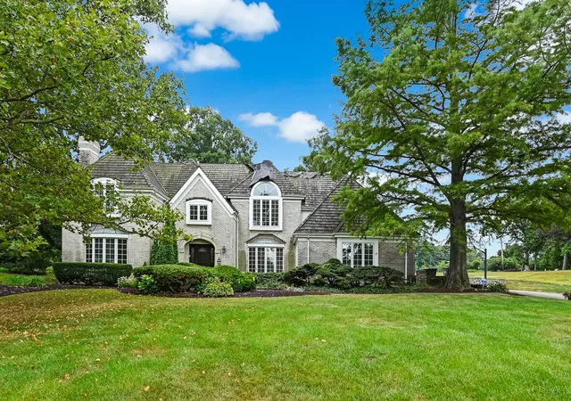 Photo 2 of Single family home for sale at 1711 Midwest Clb Pkwy, Oak Brook, IL 60523 | MLS# 12763412 | Listing updated on 2026-09-28