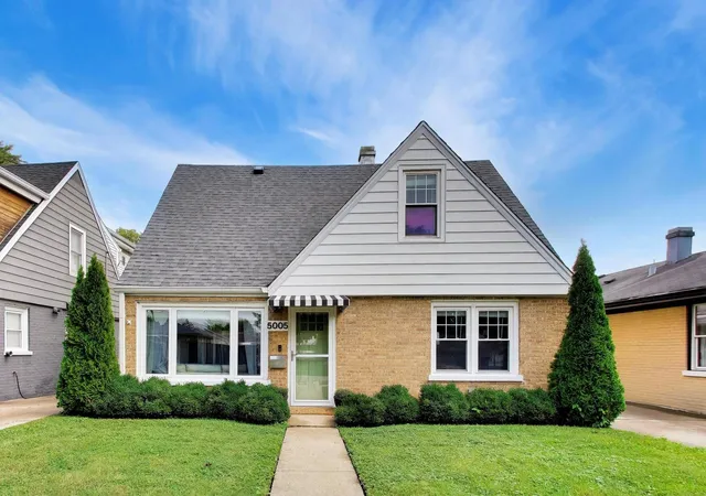 Single family home for sale at 5005 N Rutherford Ave, Chicago, IL 60656 | MLS# 12763414