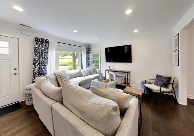 Photo 2 of Single family home for sale at 5005 N Rutherford Ave, Chicago, IL 60656 | MLS# 12763414 | Listing updated on 2026-10-07