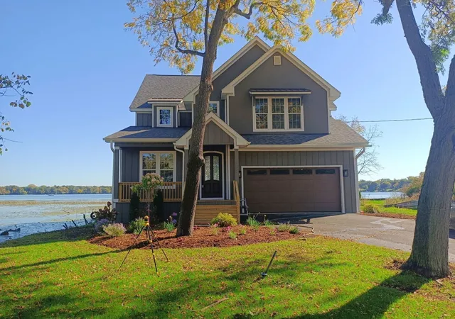 Photo 1 of Single family home for sale at 807 Lakeview Dr, Round Lake, IL 60073 | MLS# 12763425 | Listing updated on 2026-10-21