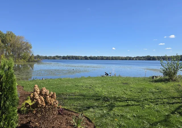 Photo 3 of Single family home for sale at 807 Lakeview Dr, Round Lake, IL 60073 | MLS# 12763425 | Listing updated on 2026-10-21
