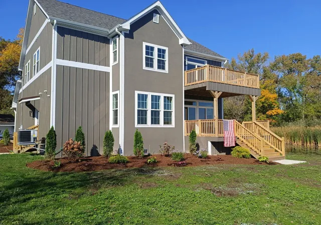 Photo 2 of Single family home for sale at 807 Lakeview Dr, Round Lake, IL 60073 | MLS# 12763425 | Listing updated on 2026-10-21