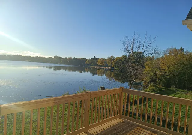 Photo 4 of Single family home for sale at 807 Lakeview Dr, Round Lake, IL 60073 | MLS# 12763425 | Listing updated on 2026-10-23
