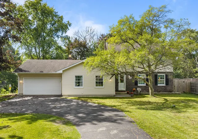 Photo 1 of Single family home for sale at 6121 Sands Rd, Crystal Lake, IL 60014 | MLS# 12763439 | Listing updated on 2026-10-05