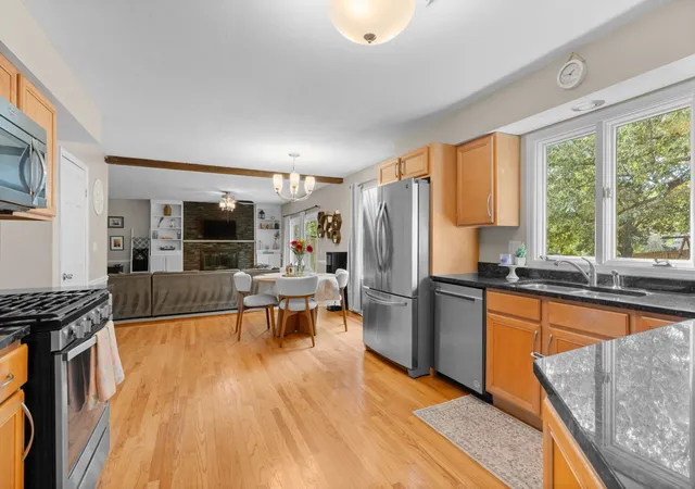 Photo 3 of Single family home for sale at 6121 Sands Rd, Crystal Lake, IL 60014 | MLS# 12763439 | Listing updated on 2026-10-05