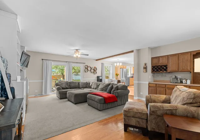 Photo 4 of Single family home for sale at 6121 Sands Rd, Crystal Lake, IL 60014 | MLS# 12763439 | Listing updated on 2026-10-05