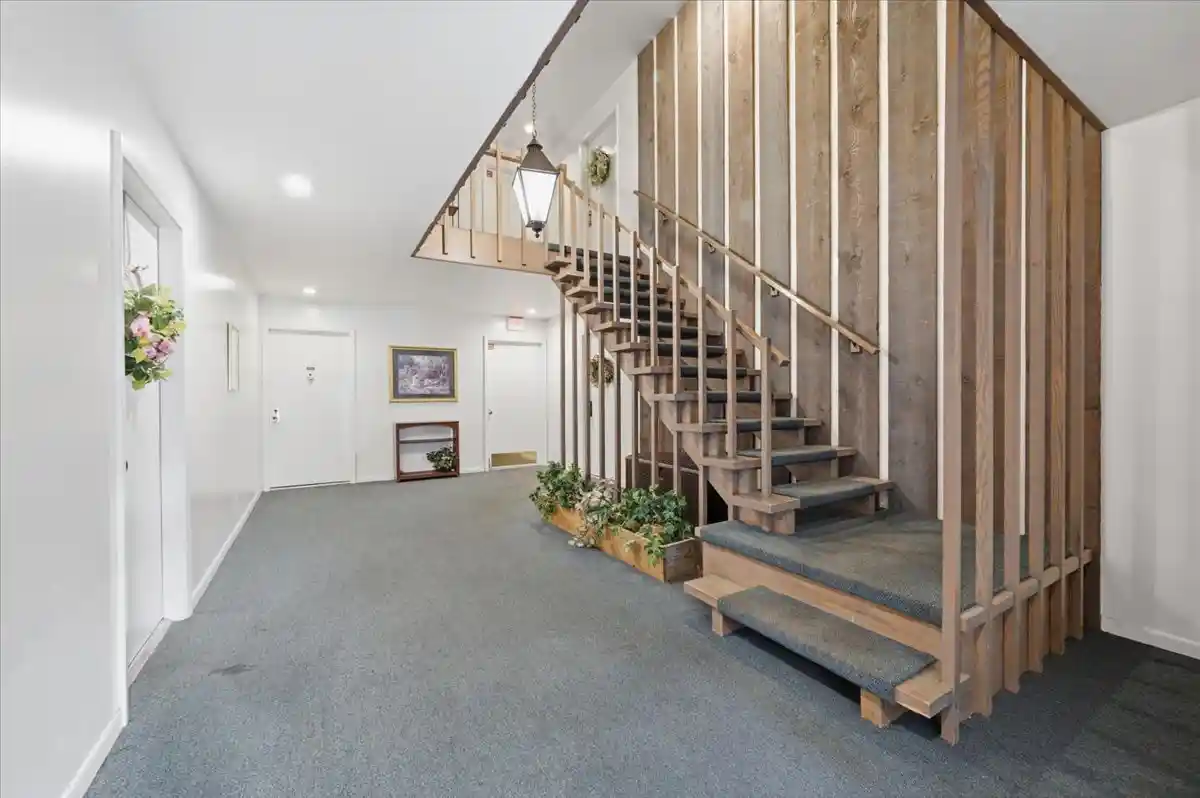 Listing Photo 2 - Condo for sale in 1520 Stonebridge Trl located at 1520 Stonebridge Trl, Wheaton, IL 60189 - Unit #2-3