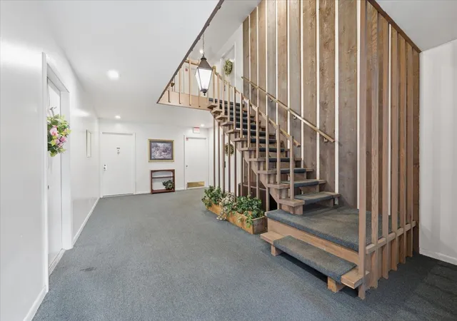 Listing Photo 2 - Condo for sale in building located at 1520 Stonebridge Trl, Wheaton, IL 60189 - Unit #2-3