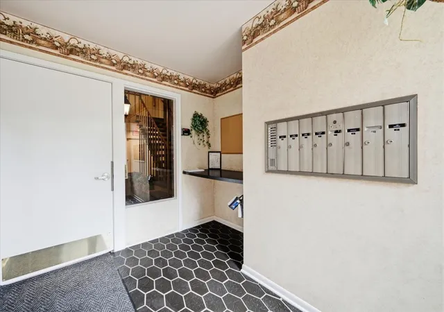 Listing Photo 3 - Condo for sale in building located at 1520 Stonebridge Trl, Wheaton, IL 60189 - Unit #2-3