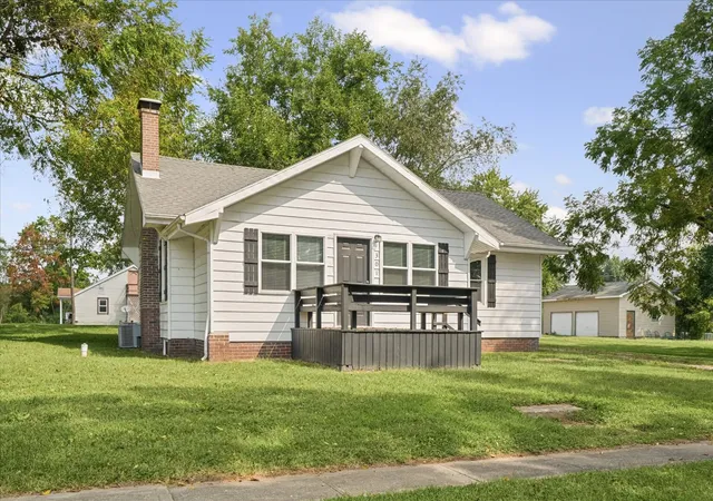 Photo 3 of Single family home for sale at 301 Clark St, Georgetown, IL 61846 | MLS# 12763446 | Listing updated on 2026-09-29