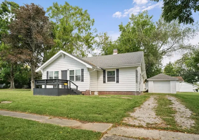 Photo 3 of Single family home for sale at 301 Clark St, Georgetown, IL 61846 | MLS# 12763446 | Listing updated on 2026-09-29
