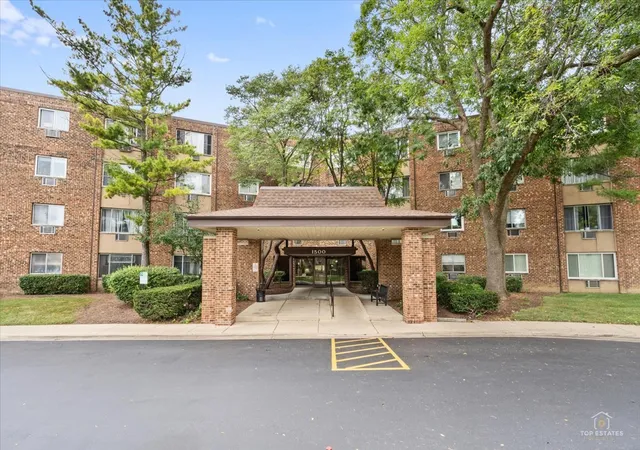 Condo for sale at 1500 Robin Cir #306, Hoffman Estates, IL 60169 | MLS# 12763456