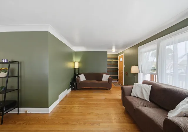 Photo 4 of Single family home for sale at 11362 S Hamlin Ave, Chicago, IL 60655 | MLS# 12763458 | Listing updated on 2026-10-07