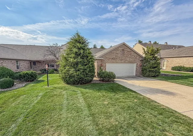 Photo 2 of Townhouse for sale at 1901 Lydia Ct #A, Urbana, IL 61802 | MLS# 12763464 | Listing updated on 2026-10-06