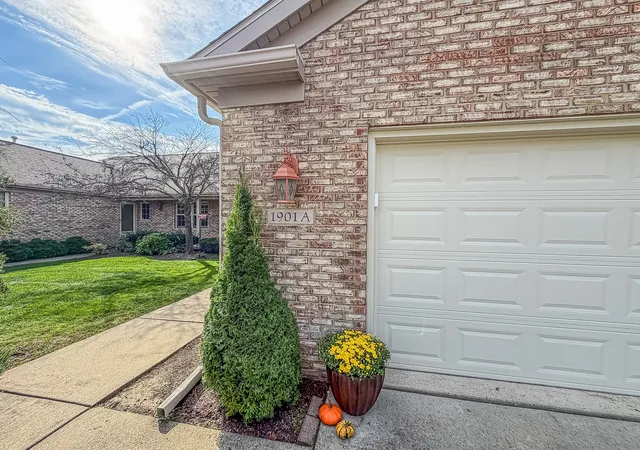 Photo 3 of Townhouse for sale at 1901 Lydia Ct #A, Urbana, IL 61802 | MLS# 12763464 | Listing updated on 2026-10-06