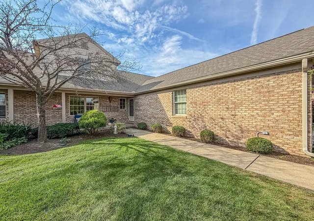 Photo 4 of Townhouse for sale at 1901 Lydia Ct #A, Urbana, IL 61802 | MLS# 12763464 | Listing updated on 2026-10-06