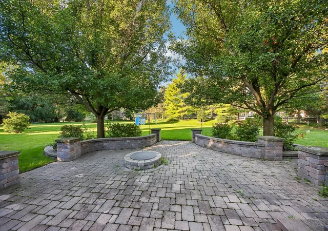 Photo 4 of Single family home for sale at 17945 W Pond Ridge Cir, Gurnee, IL 60031 | MLS# 12763465 | Listing updated on 2026-10-07