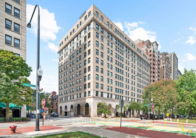 Photo 1 of Condo for sale at 2100 N Lincoln Park W #3ES, Chicago, IL 60614 | MLS# 12763470 | Listing updated on 2026-09-24