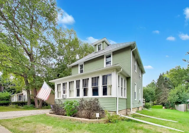 Photo 2 of Single family home for sale at 750 E Wilson St, Batavia, IL 60510 | MLS# 12763491 | Listing updated on 2026-09-25
