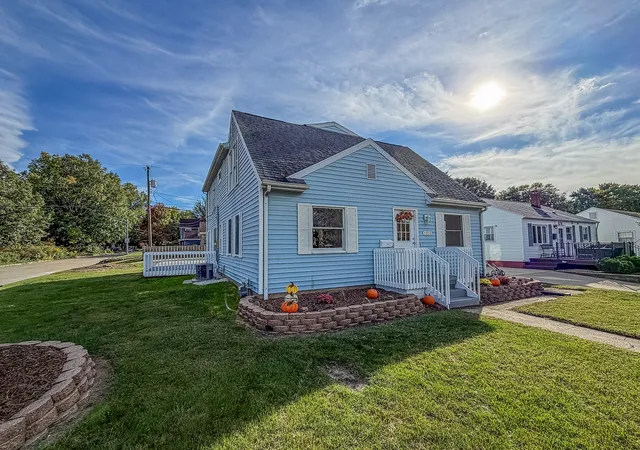 Photo 2 of Single family home for sale at 1211 W Springfield Ave, Champaign, IL 61821 | MLS# 12763494 | Listing updated on 2026-10-07