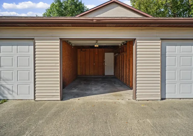 Photo 3 of Condo for sale at 1202 Dean Dr #3, Urbana, IL 61802 | MLS# 12763496 | Listing updated on 2026-10-21