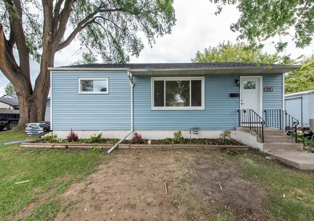 Photo 2 of Single family home for sale at 2127 Indian Rd, Waukegan, IL 60087 | MLS# 12763504 | Listing updated on 2026-09-24
