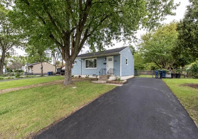 Photo 3 of Single family home for sale at 2127 Indian Rd, Waukegan, IL 60087 | MLS# 12763504 | Listing updated on 2026-09-24