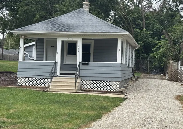 Photo 1 of Single family home for sale at 219 Sw Circle Dr, Joliet, IL 60433 | MLS# 12763513 | Listing updated on 2026-10-03